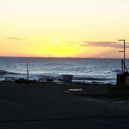 Breeze Inn Guesthouse Kiddʼs Beach Exterior foto